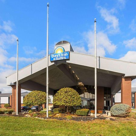 Days Inn & Suites By Wyndham Northwest Индианаполис Екстериор снимка