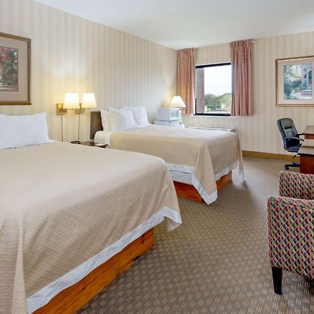 Days Inn & Suites By Wyndham Northwest Индианаполис Екстериор снимка