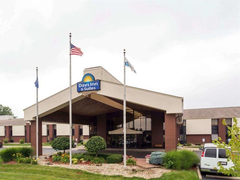 Days Inn & Suites By Wyndham Northwest Индианаполис Екстериор снимка