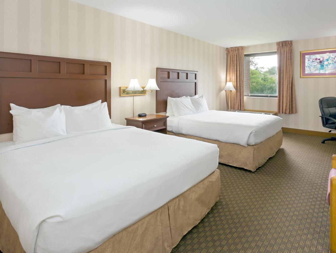 Days Inn & Suites By Wyndham Northwest Индианаполис Екстериор снимка