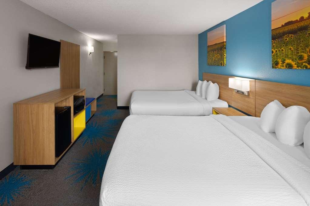 Days Inn & Suites By Wyndham Northwest Индианаполис Стая снимка