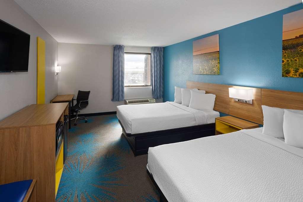 Days Inn & Suites By Wyndham Northwest Индианаполис Стая снимка
