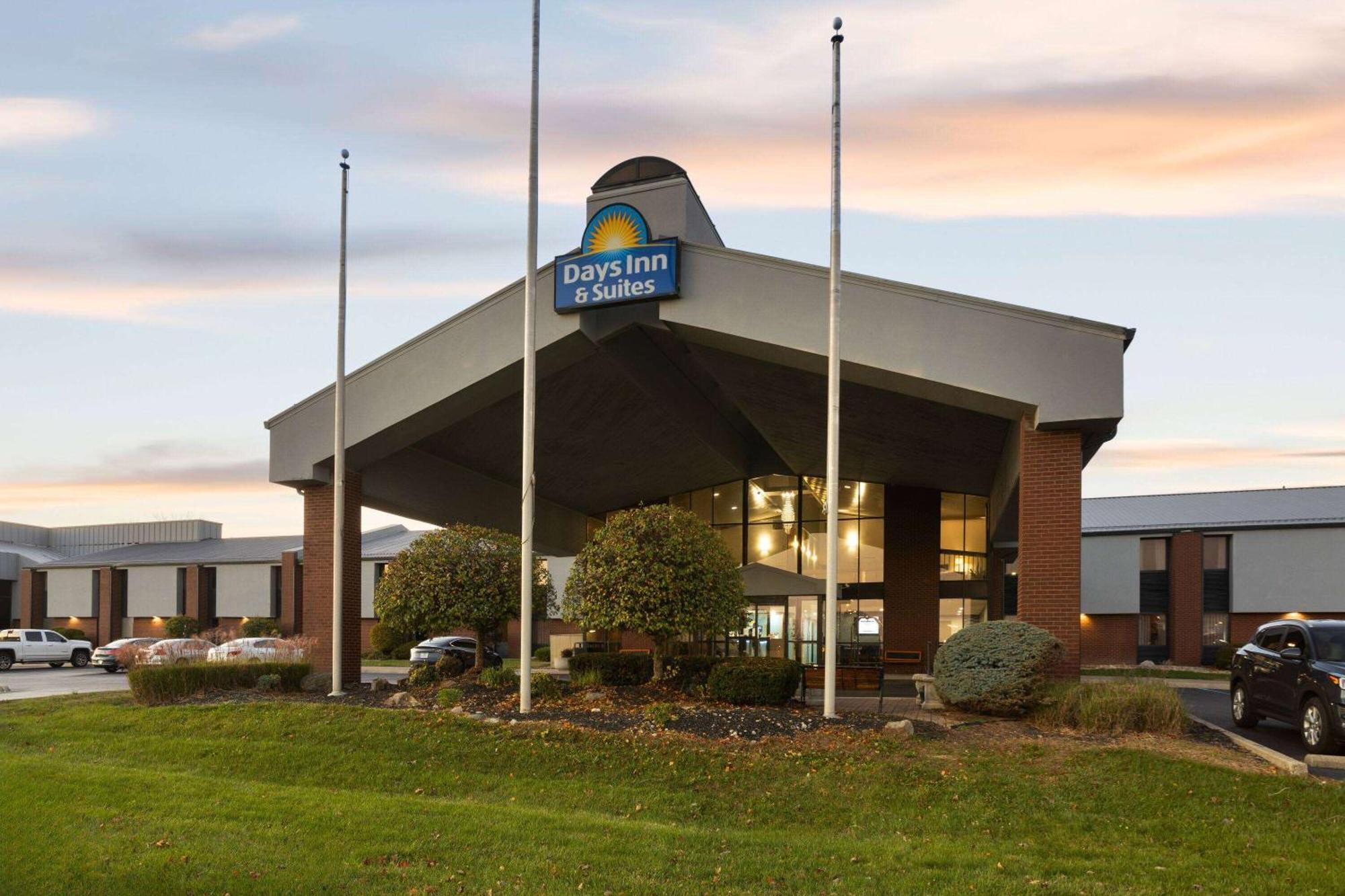 Days Inn & Suites By Wyndham Northwest Индианаполис Екстериор снимка