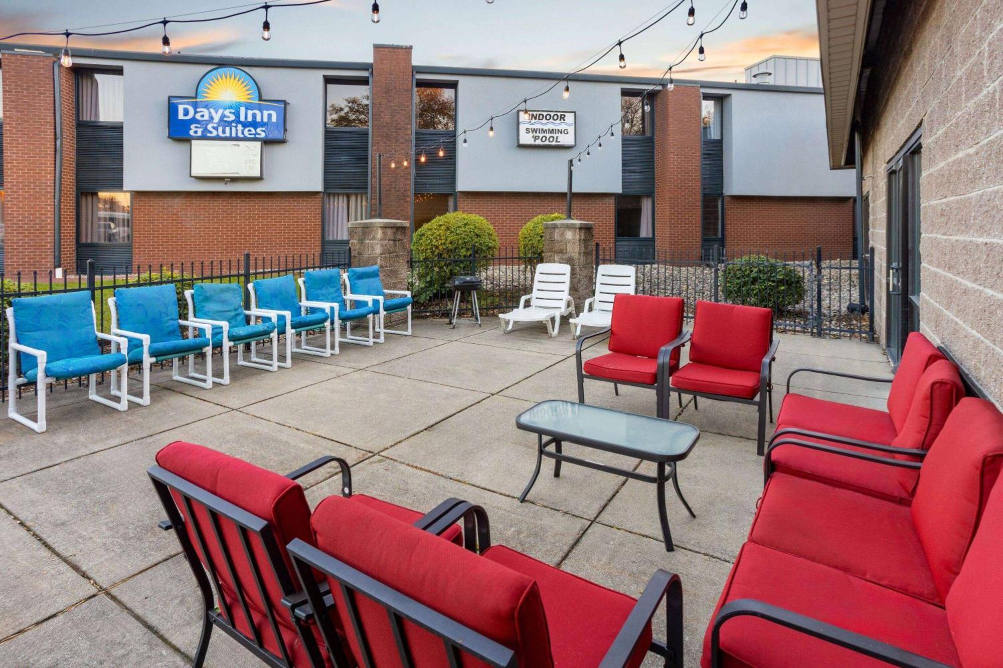 Days Inn & Suites By Wyndham Northwest Индианаполис Екстериор снимка
