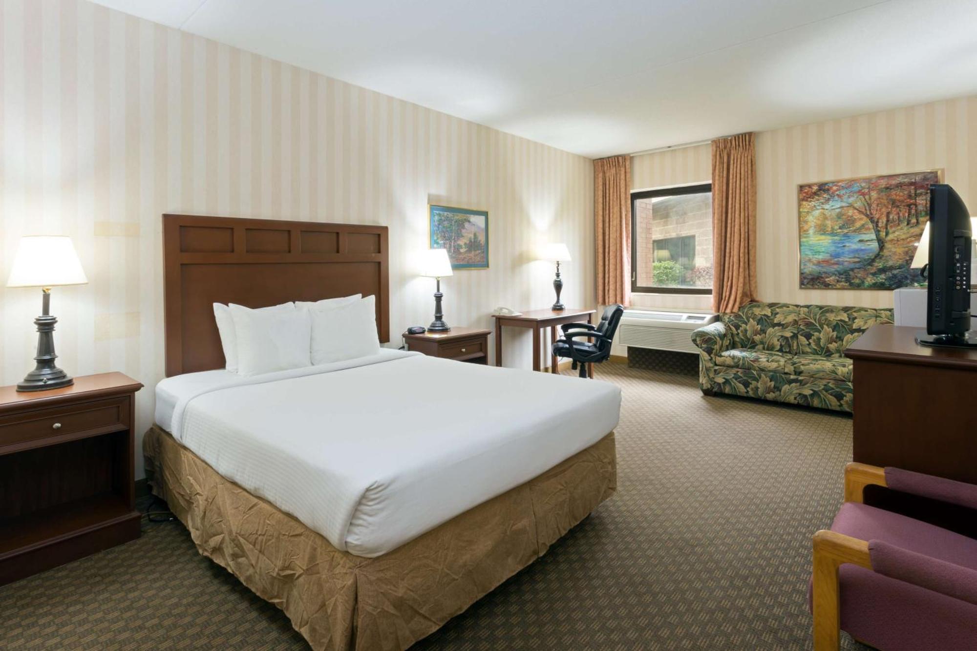 Days Inn & Suites By Wyndham Northwest Индианаполис Екстериор снимка